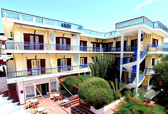 Hotel Karyatides